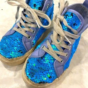 Jojo Siwa changing sequence shoe size 13